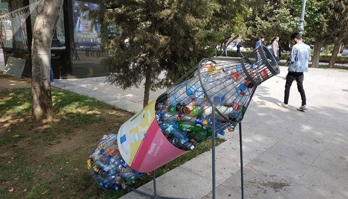 Обнародовано количество контейнеров, установленных в районах Азербайджана для пластиковой посуды
