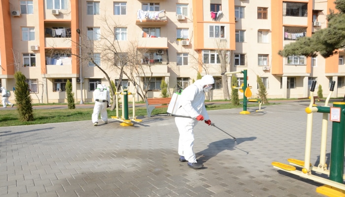 Bakıda həyətlər də dezinfeksiya olunur