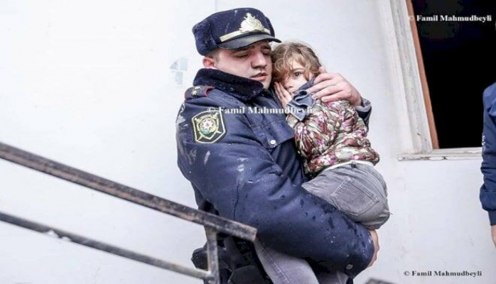 Bakıda yanğın: Polis azyaşlıları belə xilas etdi