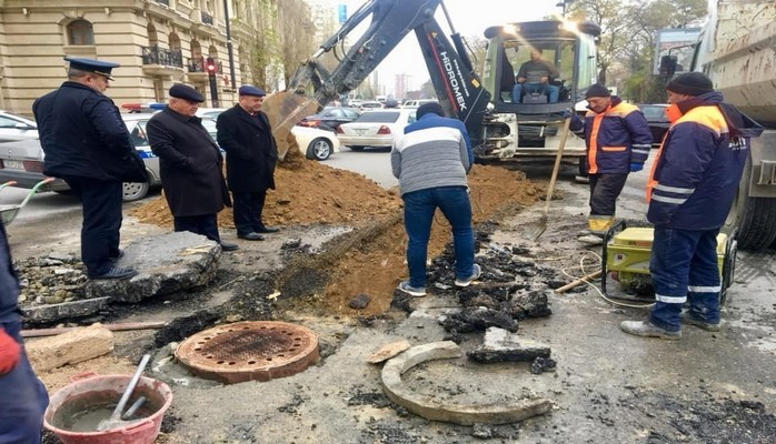 В центре Баку ограничено движение транспорта