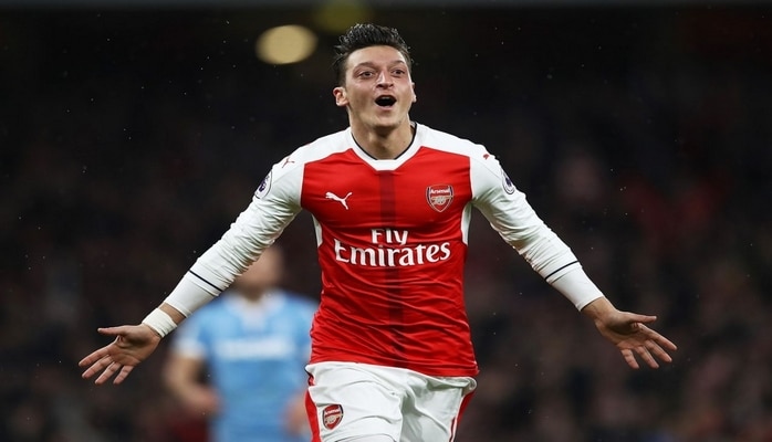 Məsut Özil İstanbul klubuna transfer oluna bilər