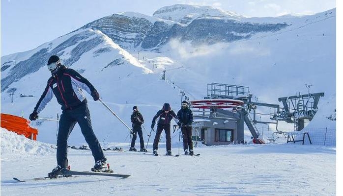 Azərbaycan Ruslar turistləri üçün ən bahalı xizək kurort mərkəzi seçilib