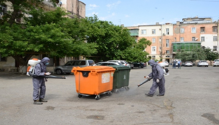 В бакинских дворах установлены дополнительные мусорные баки