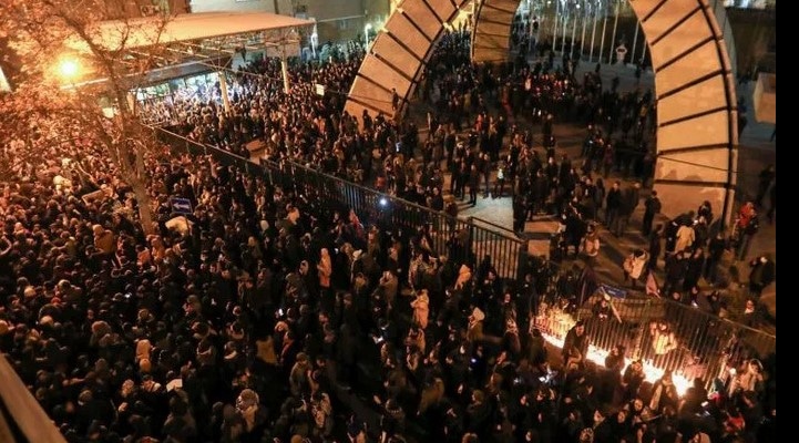 İranlı qadın diktor istefa verdi: “Bağışlayın, sizə 13 il yalan danışmışam”