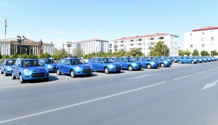 Müharibə veteranlarına yeni avtomobillər verilib