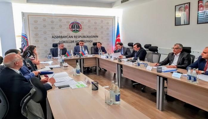 Azərbaycanda 2 vəkilin fəaliyyəti dayandırılıb, 3 vəkilə töhmət verilib