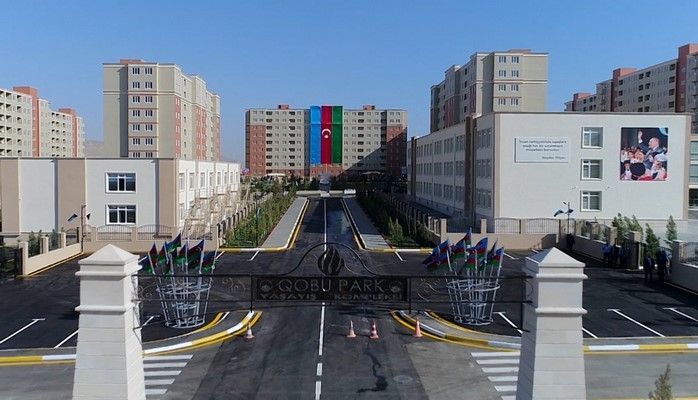 В новосозданном для вынужденных переселенцев жилом комплексе «Гобу Парк» проходит трудовая ярмарка