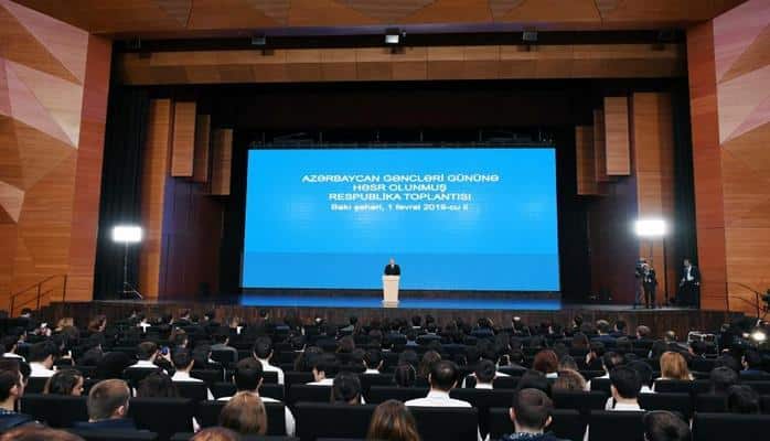 Президент Азербайджана: Мы не должны довольствоваться достигнутыми успехами, должны постоянно смотреть вперед