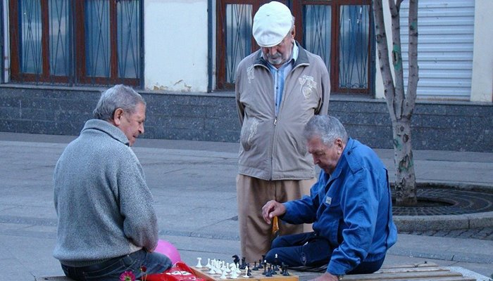 Azərbaycanda pensiya yaşı 70-ə çatdırıla bilərmi?