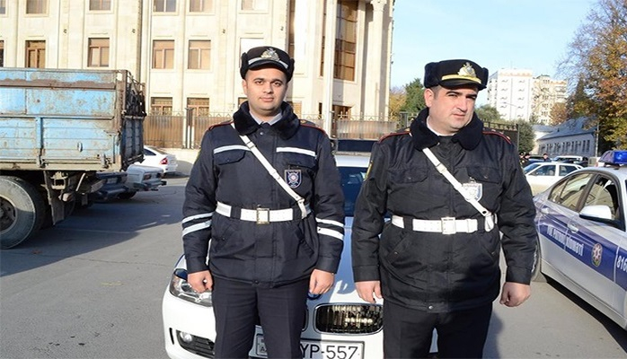 Polislər bu dəfə hamilə qadını xilas etdi - Körpəyə onların adı verildi