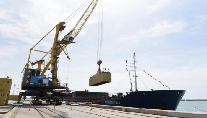 Qazaxıstanın ilk fider gəmisi Bakıya yola salınıb