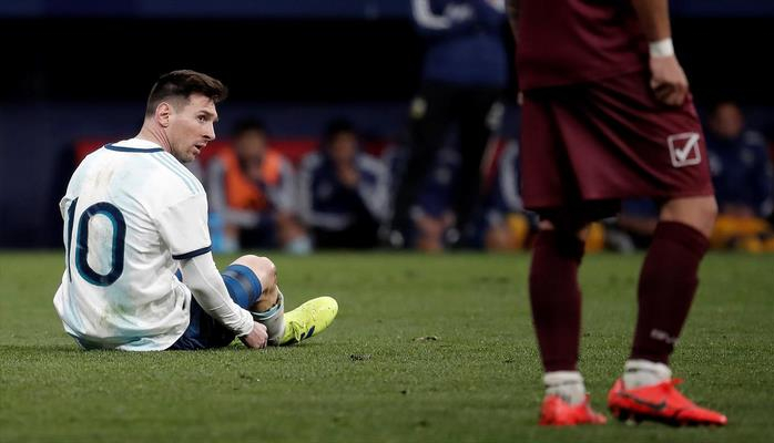 Messi Argentina millisinə qayıtdıqdan sonra zədələnib