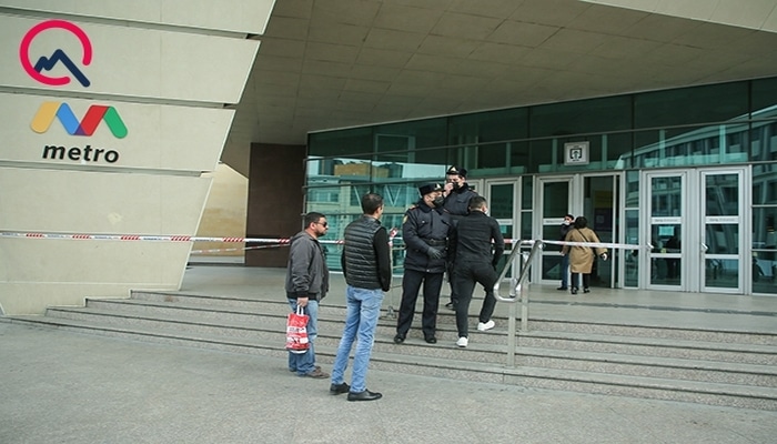 Bakı metrosuna girişə polis nəzarət edir