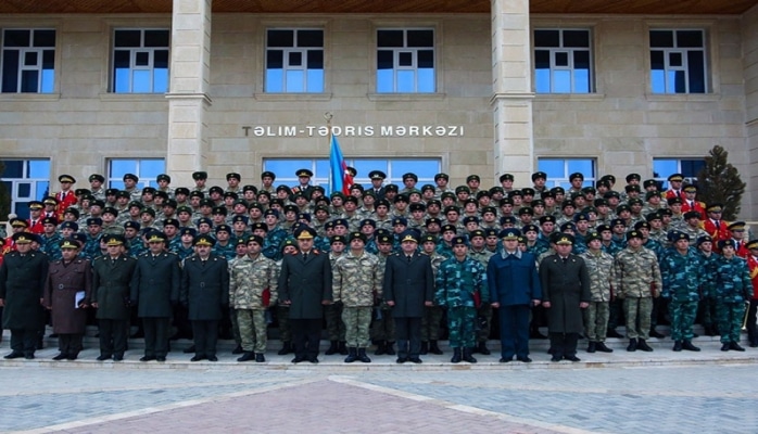 Naxçıvan Qarnizonunda gizir və müddətdən artıq həqiqi hərbi xidmət hərbi qulluqçularının buraxılışı keçirilib