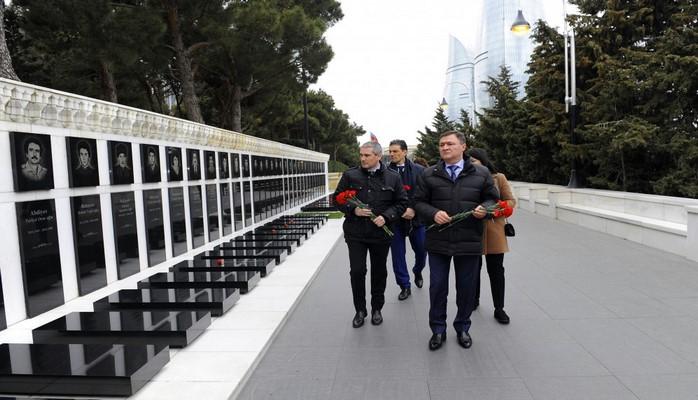 İtaliya nümayəndə heyəti Şəhidlər xiyabanını ziyarət edib