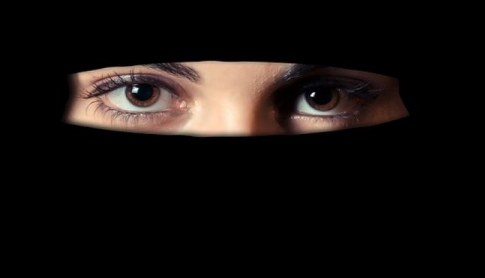 Əlcəzair hökuməti qadınlara işdə niqab gəzdirməyi rəsmi olaraq qadağan etdi