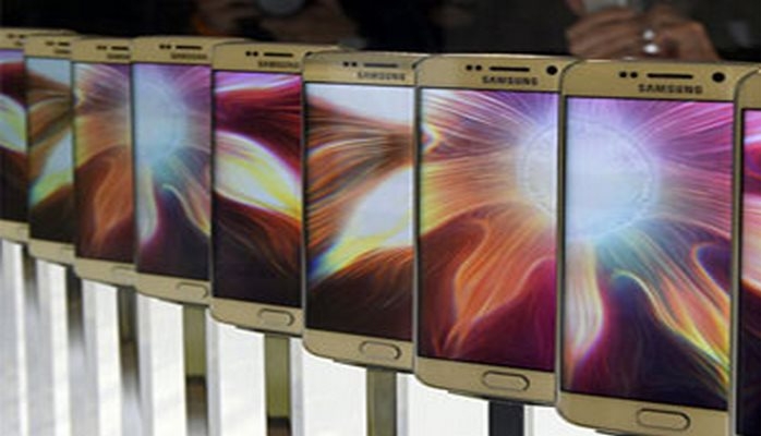 “Samsung” şirkəti “Galaxy Note 5” və “S6 Edge Plus” qurğuları üçün yeniləmələrin çıxarılmasını dayandırıb