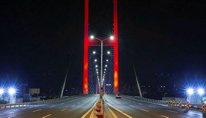 İstanbul küçələri boş qaldı