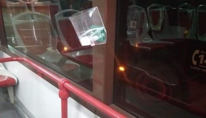 В Баку пассажиры автобусов ломают дозаторы с дезинфицирующим средством