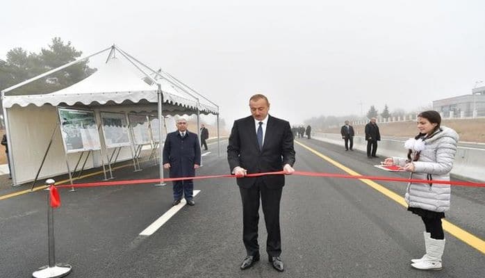 İlham Əliyev Bakı-Şamaxı-Yevlax yolunun 101-117-ci kilometrlik hissəsinin açılışında iştirak edib