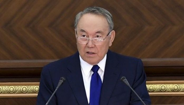 Nazarbayev əməkhaqlarını artırdı