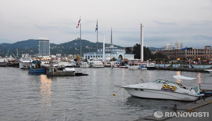 İrəvan Batumi limanını almaq üçün pul toplayır