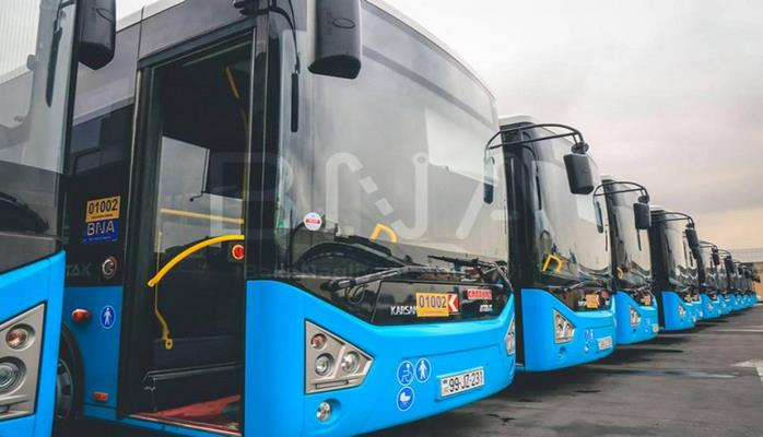 В Баку ежемесячно будут завозиться новые автобусы