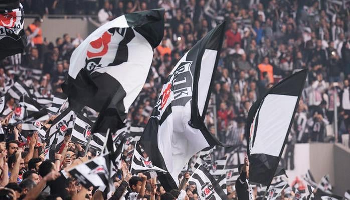 "Beşiktaş"da yenidənistefa səsləri: azarkeşlər 5 nəfərə od püskürdü