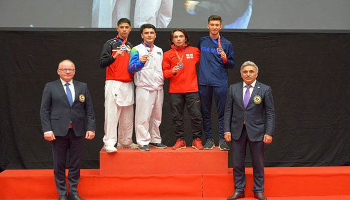 Gənc karateçilərimiz daha bir qızıl medal qazanıb