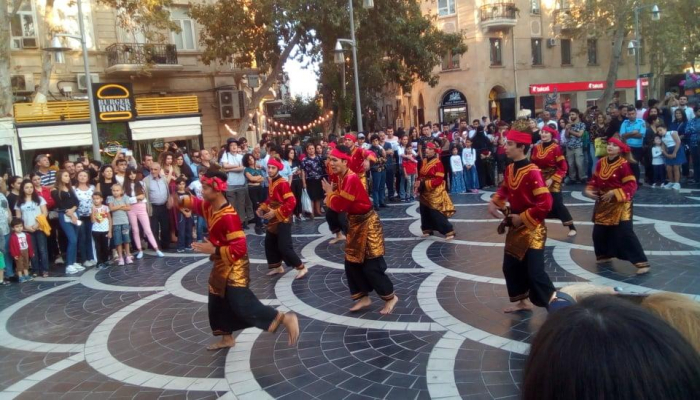 İndoneziyalılar “Torqovı”da belə rəqs etdi