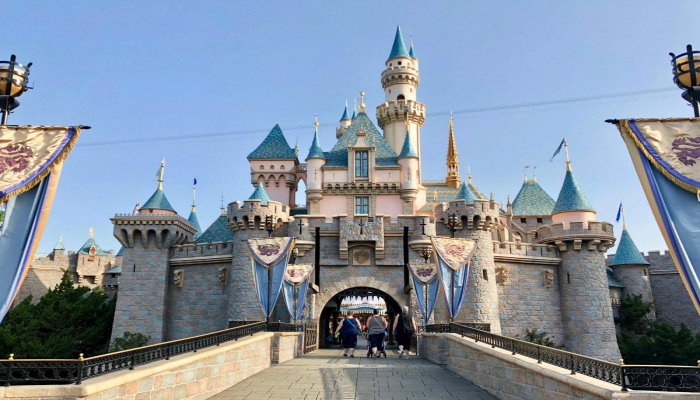 Disneyland в Шанхае начнет принимать посетителей с 11 мая