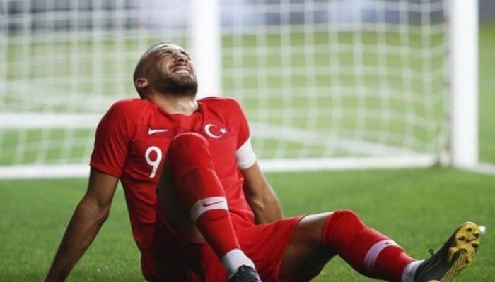 Cenk Tosun Türkiyə millisindən kənarlaşdırıldı