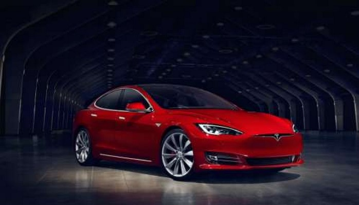 Компания Маска снизит цену на популярную модель Tesla Model З