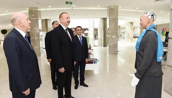 Robot "Sofiya"nın Prezident İlham Əliyevlə söhbəti