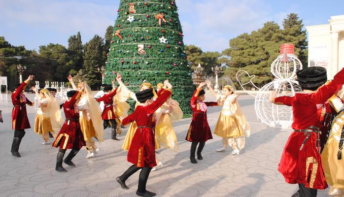 Sumqayıt Dövlət Dram Teatrı Dünya Azərbaycanlılarının Həmrəyliyi Günü və Yeni il münasibətilə layihə reallaşdırıb