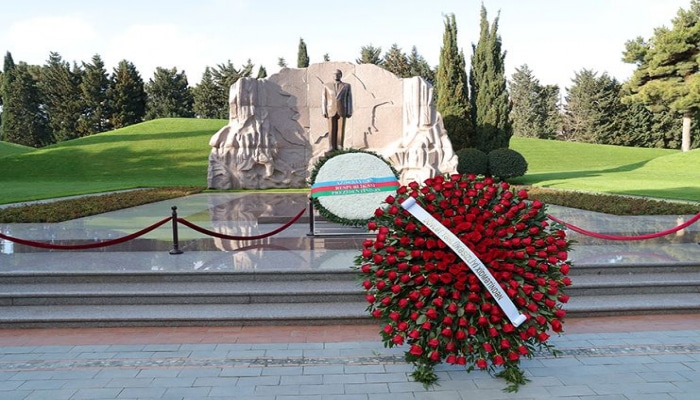 Коллектив СГБ Азербайджана почтил память великого лидера Гейдара Алиева в Аллее почетного захоронения