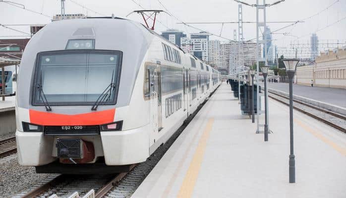 В движении поезда Сумгайыт-Баку произошел сбой