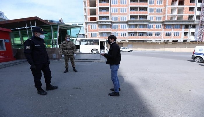 Bakıda avtomobillərin sürücüləri və sərnişinləri yoxlanılır