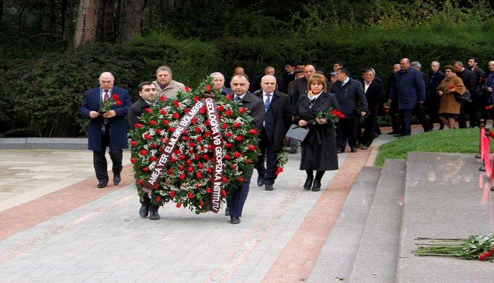 Начала свою работу научная сессия, посвященная 80-летнему юбилею Института геологии и геофизики НАНА