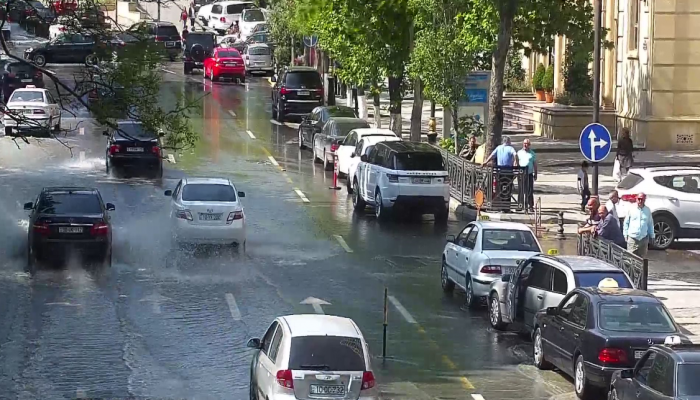 В центре Баку восстановлено водоснабжение, прерванное в связи прорывом водопроводной трубы