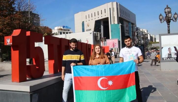 Ankaralılar Azərbaycan bayrağını belə qorudu