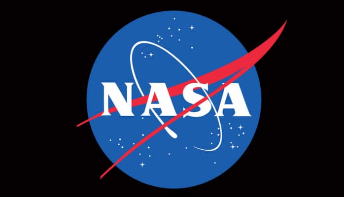 NASA представило два новых скафандра для полетов на Луну и на Марс