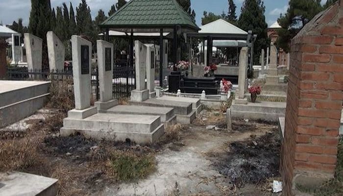 На кладбищах Гянджи жгут траву
