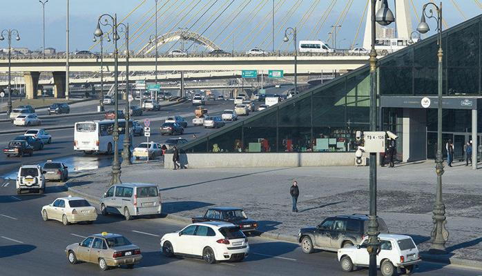 “Koroğlu” metrostansiyası istiqamətində təmirlə əlaqədar avtobusların dayanacağında dəyişiklik edilib