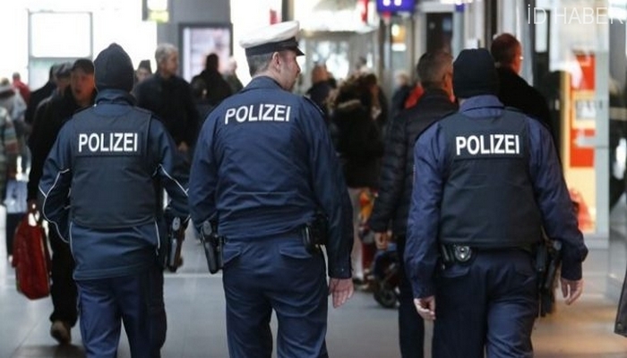 Almaniyada 200-ə yaxın polis barədə araşdırma aparılır