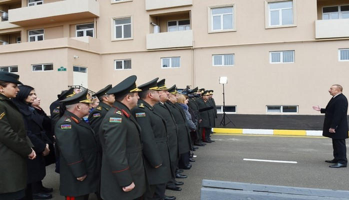 Президент Ильхам Алиев: Благодаря исполнению подписанных в этом году многих важных контрактов в Азербайджан будет поставлено современнейшее вооружение и техника