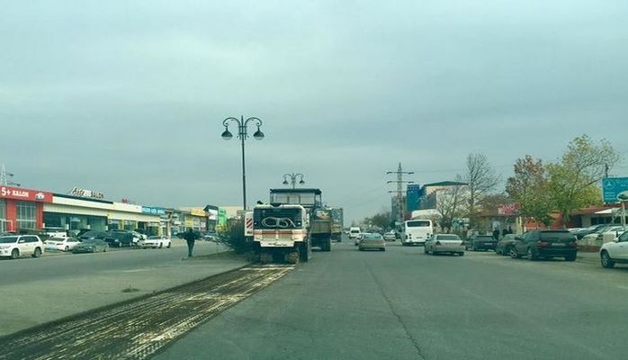 Bakıda yolda asfalt örtüyü deformasiyaya uğrayıb