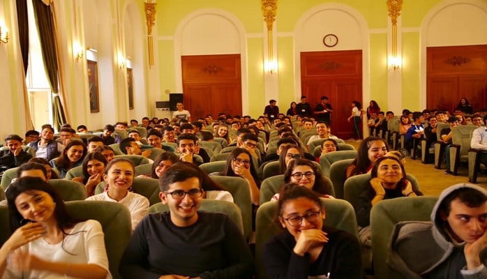 Təhsil Nazirliyinin “Bir” Tələbə-Könüllü proqramının təqdimatları davam edir