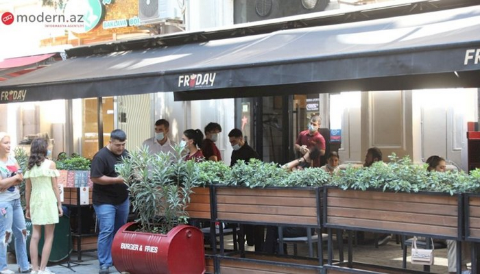 Bakıda kafe və restoranlarda ilk iş günü