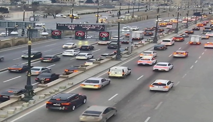 Bakının bir sıra yollarında tıxac yaranıb